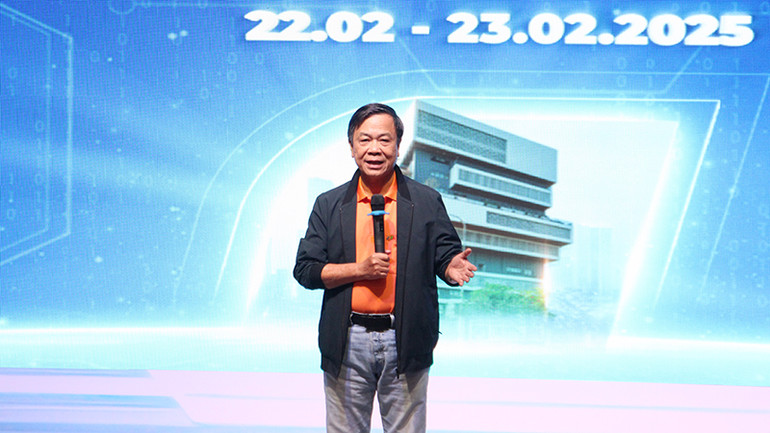 Phó Hiệu trưởng Trường Đại học FPT - Giám đốc Phân hiệu Trường Đại học FPT tại thành phố Đà Nẵng Trần Ngọc Tuấn chia sẻ tại sự kiện. Phó Hiệu trưởng Trường Đại học FPT - Giám đốc Phân hiệu Trường Đại học FPT tại thành phố Đà Nẵng Trần Ngọc Tuấn chia sẻ tại sự kiện.