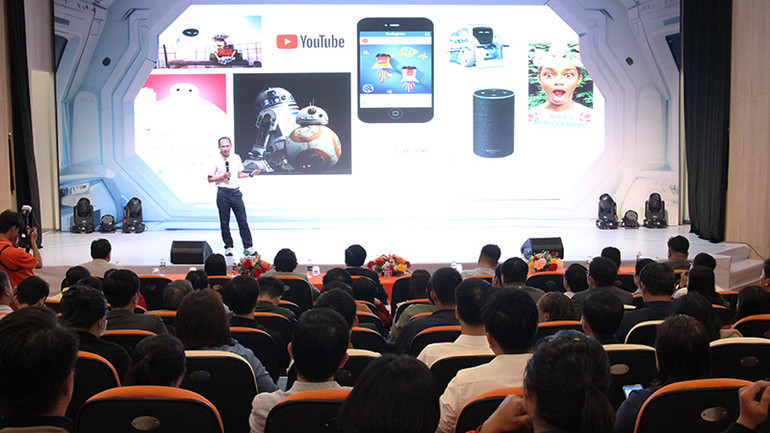 Diễn giả chia sẻ tại Hội thảo chuyên sâu. Diễn giả chia sẻ tại Hội thảo chuyên sâu.