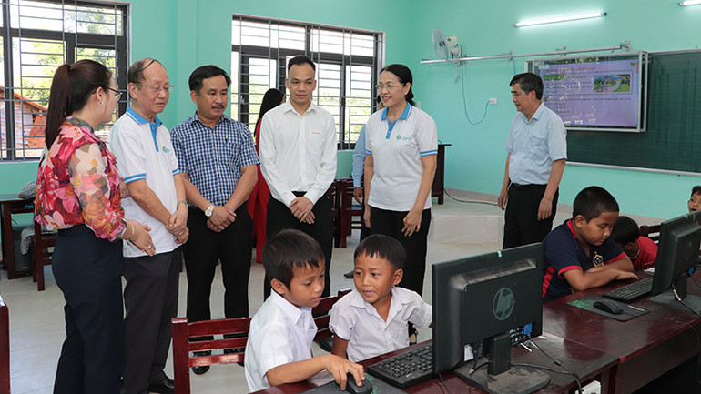 Các em có đủ cơ sở vật chất để học tập Các em có đủ cơ sở vật chất để học tập