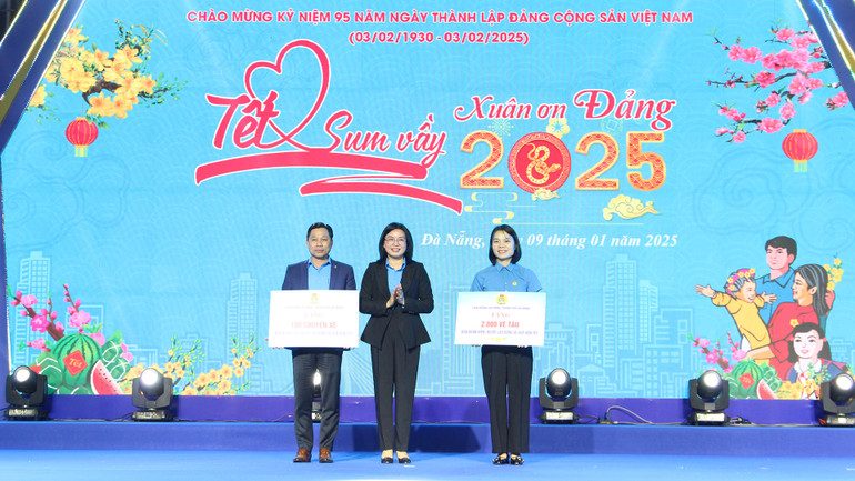 Chuyến xe Công đoàn và Toa tàu Công đoàn đưa đoàn viên về quê đón Tết