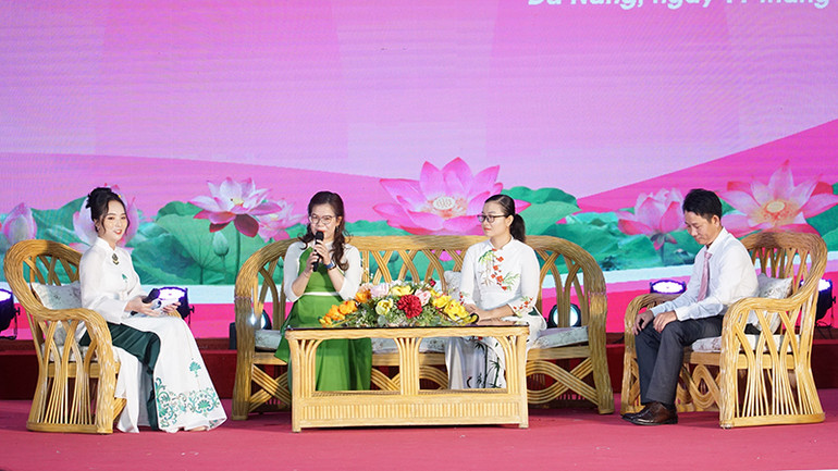 Các điển hình tiên tiến chia sẻ tại hội nghị.