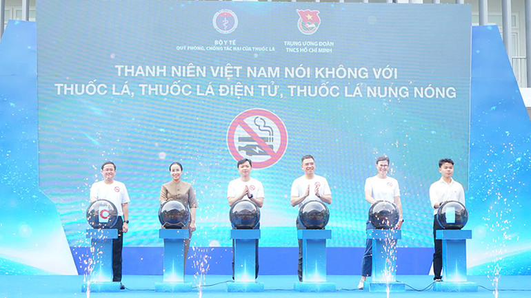 Đại biểu thực hiện nghi thức khai mạc.