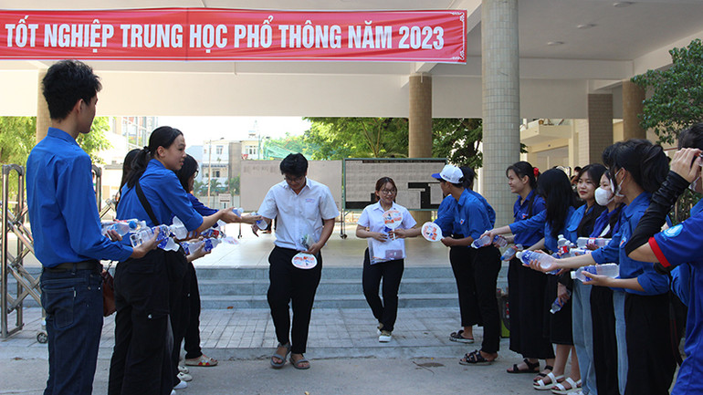 Chương trình “Tiếp sức mùa thi” thu hút 1.500 đoàn viên tham gia.