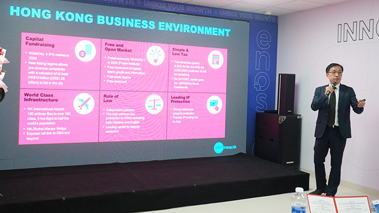 Đại biểu chia sẻ về hệ sinh thái khởi nghiệp của Hồng Kông (Trung Quốc).