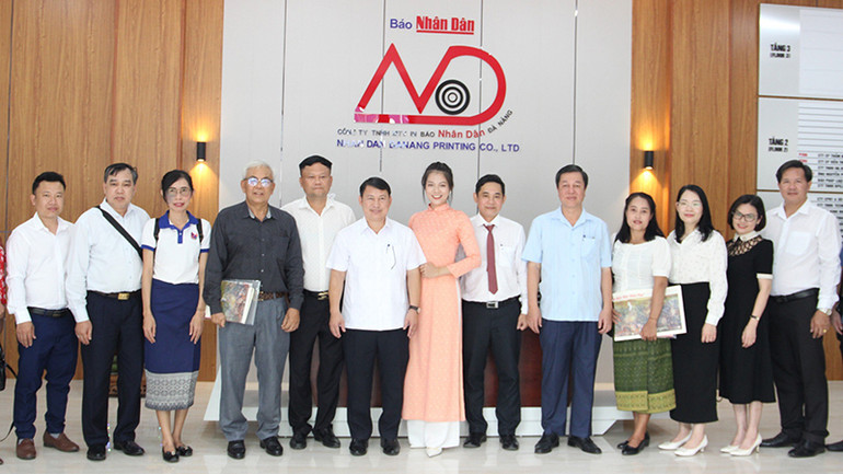 Đoàn công tác thăm Công ty TNHH MTV In Báo Nhân Dân Đà Nẵng Đoàn công tác thăm Công ty TNHH MTV In Báo Nhân Dân Đà Nẵng