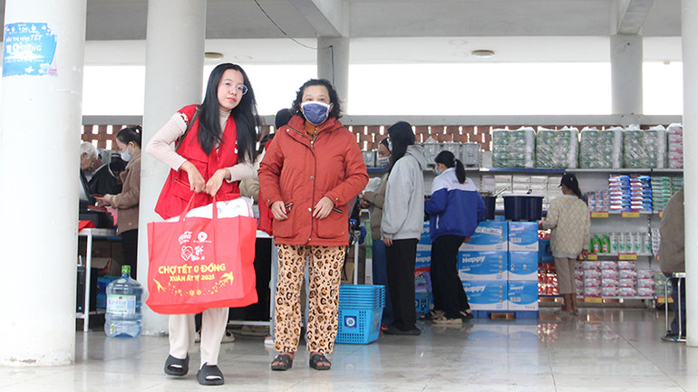 Đưa Tết về nhà.