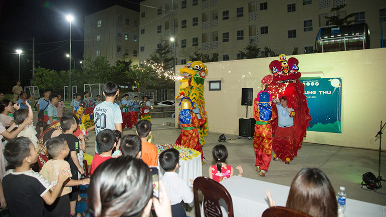 Tiết mục múa lân