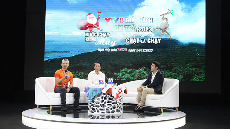 Ban tổ chức thông tin, công bố Giải chạy.