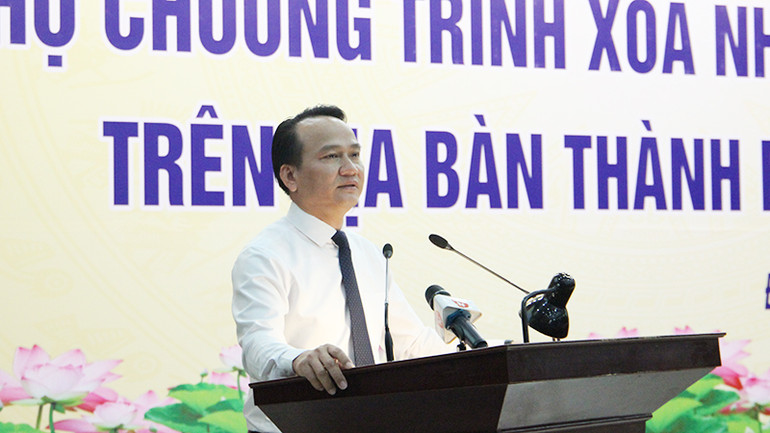 Phó Bí thư Thường trực Thành ủy Đà Nẵng Nguyễn Đình Vĩnh phát biểu tại chương trình.