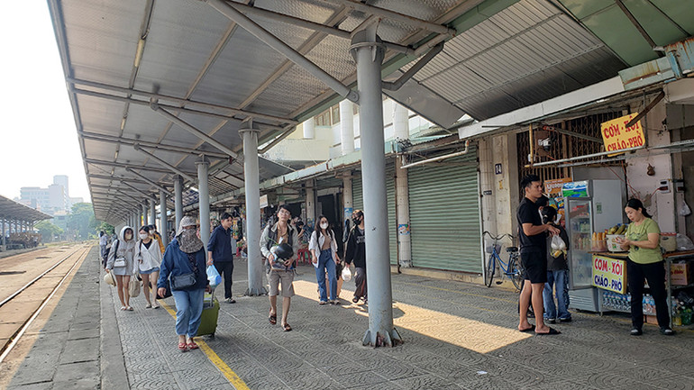 Mọi người cũng trở về Đà Nẵng sau 5 ngày nghỉ. Mọi người cũng trở về Đà Nẵng sau 5 ngày nghỉ.