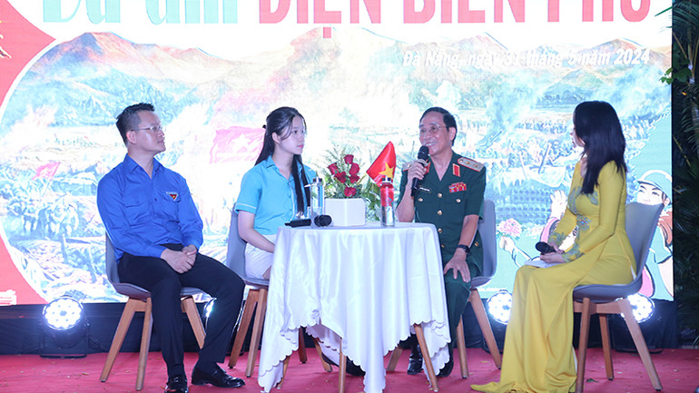 Tọa đàm giao lưu giữa công chúng với diễn giả.