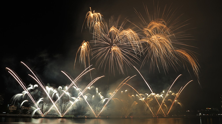 Italia đã trình diễn với chủ đề “Không gian cổ kính và Ánh sáng hiện đại”.