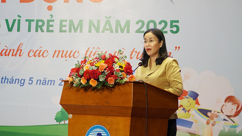 Phó Chủ tịch Ủy ban nhân dân thành phố Đà Nẵng Nguyễn Thị Anh Thi phát động Tháng hành động vì trẻ em. Phó Chủ tịch Ủy ban nhân dân thành phố Đà Nẵng Nguyễn Thị Anh Thi phát động Tháng hành động vì trẻ em.