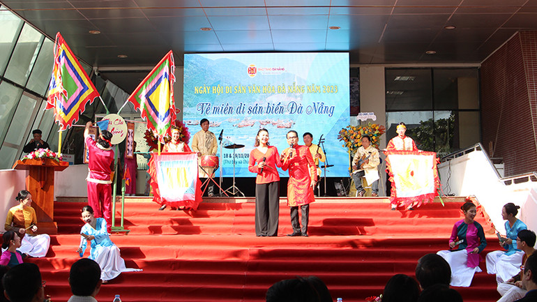 Hô hát bài chòi.