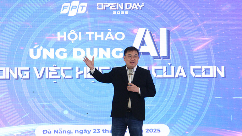 Diễn giả Hoàng Nam Tiến chia sẻ tại workshop. Diễn giả Hoàng Nam Tiến chia sẻ tại workshop.