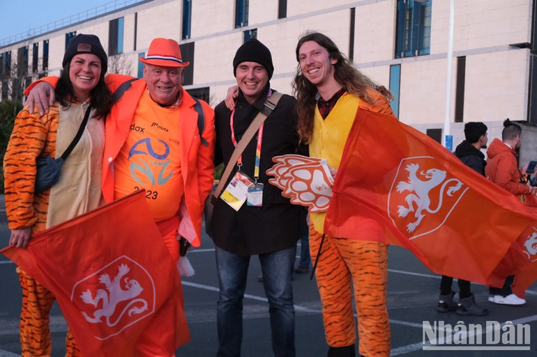 Tất cả đều hướng tới một trận cầu hấp dẫn giữa đội tuyển nữ hai nước. (Ảnh: ĐỖ ĐẠT)