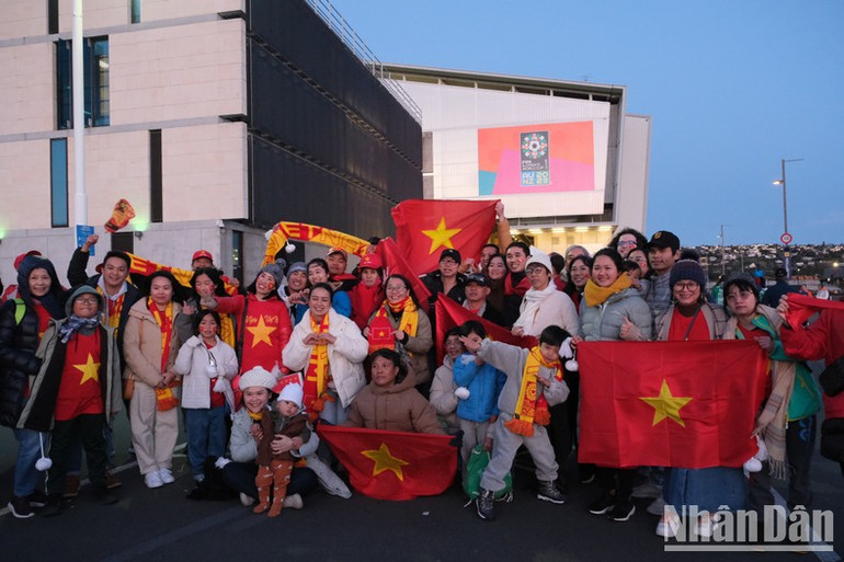 Hội cổ động viên Việt Nam sẵn sàng &quot;tiếp lửa&quot;. (Ảnh: ĐỖ ĐẠT)