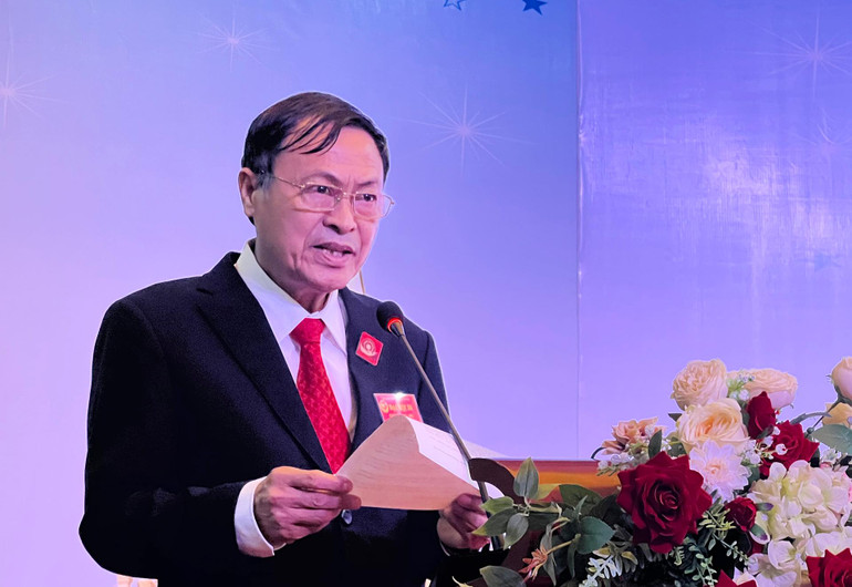 Tân Chủ tịch Tổng hội người Việt Nam tại Lào Phạm Văn Hùng phát biểu nhậm chức. (Ảnh: Trịnh Dũng)