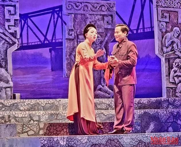 Hai nhân vật chính thể hiện tài ca, diễn giàu nội lực. (Ảnh: Đào Anh)