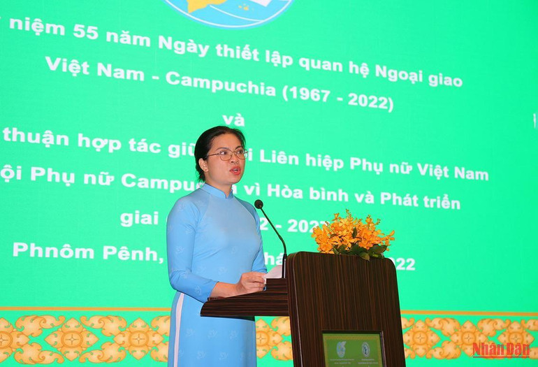 Chủ tịch Hội Liên hiệp Phụ nữ Việt Nam Hà Thị Nga phát biểu ý kiến.