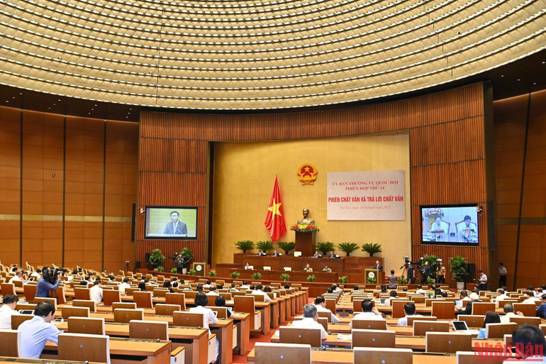 Phiên chất vấn và trả lời chất vấn tại phiên họp thứ 14 Ủy ban Thường vụ Quốc hội. (Ảnh: Duy Linh) Phiên chất vấn và trả lời chất vấn tại phiên họp thứ 14 Ủy ban Thường vụ Quốc hội. (Ảnh: Duy Linh)
