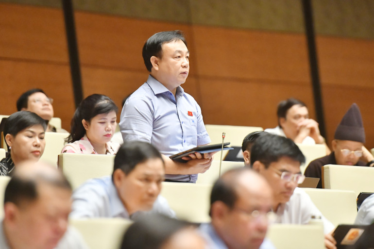 Đại biểu Quốc hội Nguyễn Công Long (Đồng Nai) phát biểu ý kiến thảo luận.