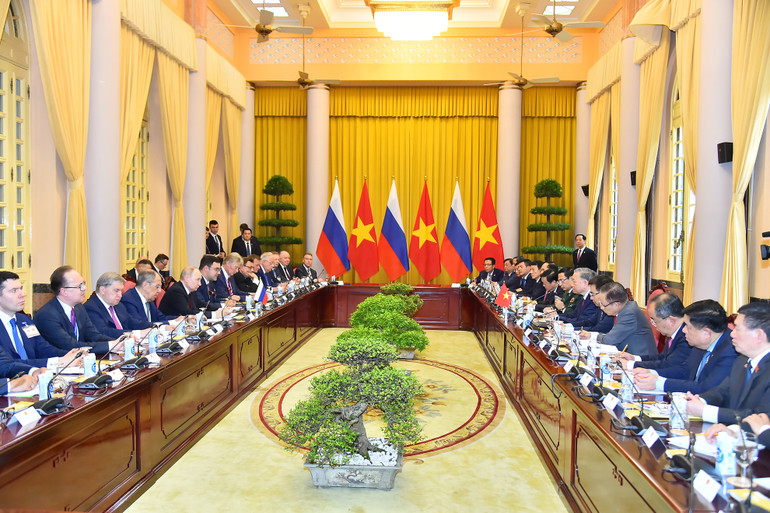 Chuyến thăm Việt Nam lần này của Tổng thống Liên bang Nga Vladimir Putin có ý nghĩa hết sức quan trọng, làm sâu sắc hơn nữa quan hệ Đối tác chiến lược toàn diện Việt Nam-Nga trên tất cả các lĩnh vực.