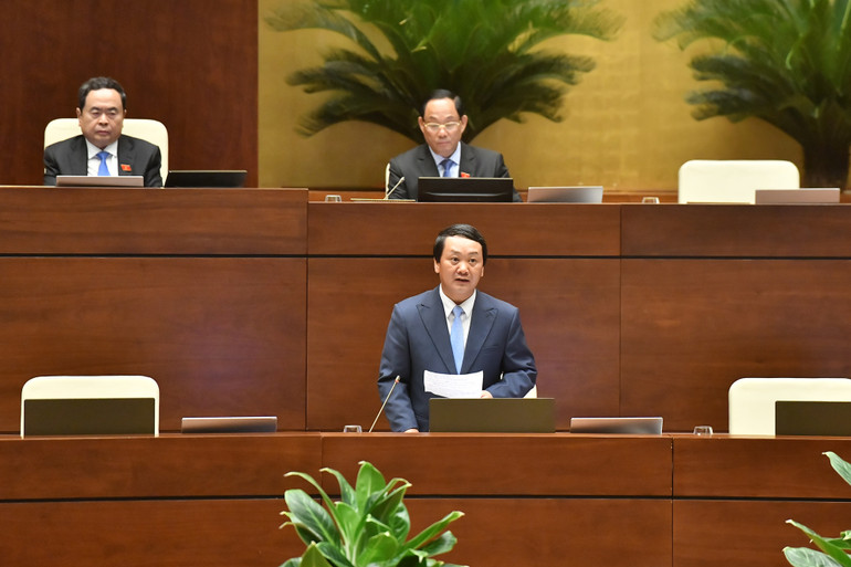 Bộ trưởng, Chủ nhiệm Ủy ban Dân tộc Hầu A Lềnh phát biểu giải trình, tiếp thu ý kiến đại biểu Quốc hội nêu.