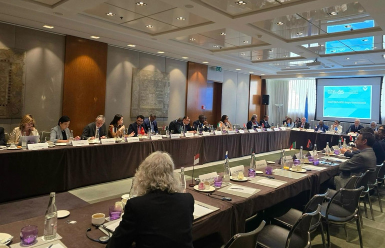 Quang cảnh diễn đàn. Quang cảnh diễn đàn.