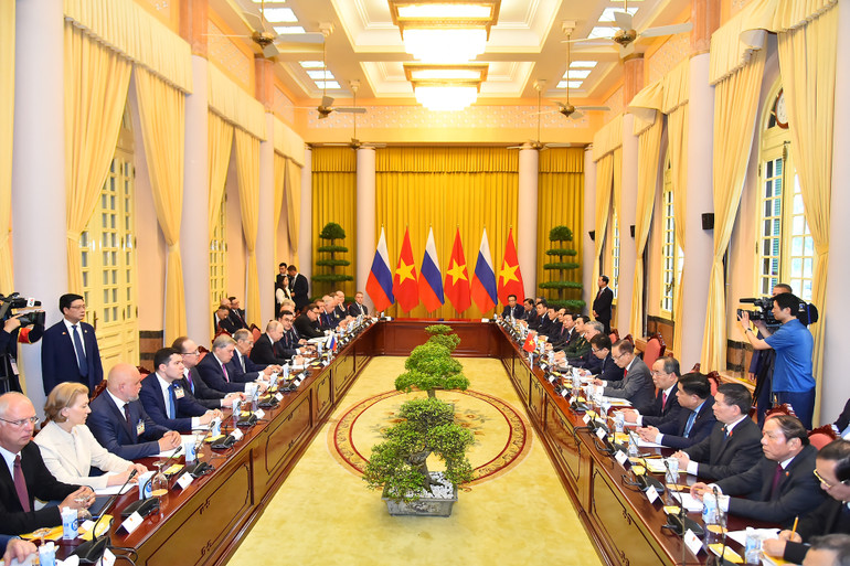 Quang cảnh buổi hội đàm giữa Chủ tịch nước Tô Lâm và Tổng thống Liên bang Nga Vladimir Putin tại Phủ Chủ tịch.