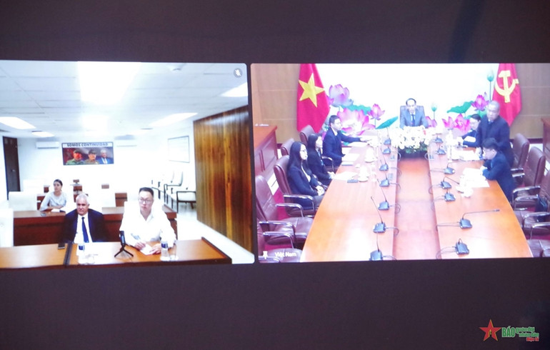 Trưởng ban Đối ngoại Trung ương Lê Hoài Trung hội đàm trực tuyến với Trưởng ban Đối ngoại Trung ương Đảng Cộng sản Cuba Emilio Lozada Garcia. Ảnh: qdnd.vn.