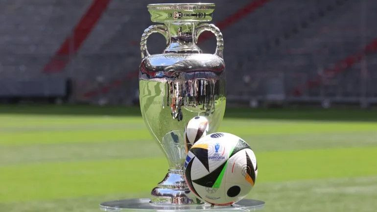 [EURO Quiz] Cúp EURO: Tên gọi, giá trị, chất liệu và những thông tin thú vị ảnh 3