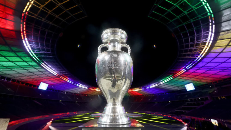 [EURO Quiz] Cúp EURO: Tên gọi, giá trị, chất liệu và những thông tin thú vị ảnh 1