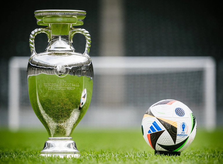 [EURO Quiz] Cúp EURO: Tên gọi, giá trị, chất liệu và những thông tin thú vị ảnh 5