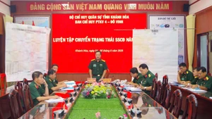 Ban Chỉ huy khu vực phòng thủ 4-Đô Vinh luyện tập chuyển trạng thái sẵn sàng chiến đấu.