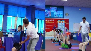Chuyên gia người Đức Maik Berger hướng dẫn tập luyện thể lực cho VĐV Nguyễn Khoa Diệu Khánh và các VĐV đội bóng bàn Thành phố Hồ Chí Minh. (Ảnh: HT)