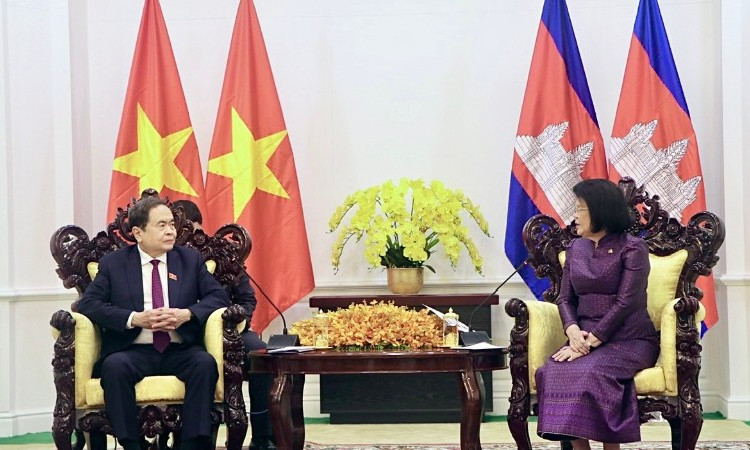 Chủ tịch Quốc hội Trần Thanh Mẫn hội kiến Chủ tịch Quốc hội Campuchia Khuon Sudary. (Ảnh: quochoi.vn)