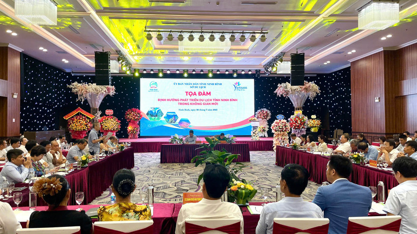 Các đại biểu dự tọa đàm.