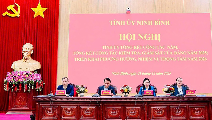Các đồng chí Thường trực Tỉnh ủy điều hành Hội nghị.
