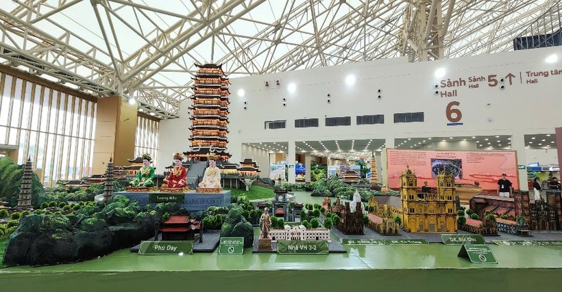 Khu trưng bày mô hình các điểm di sản và du lịch tỉnh Ninh Bình.