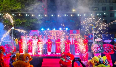 Cắt băng khai trương phố đi bộ và chợ đêm An Thượng.