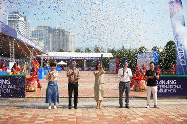 Lễ Khai mạc cuộc thi Marathon Quốc tế lần thứ 11 tại Đà Nẵng. 