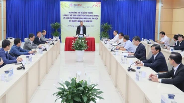 Thứ trưởng Công thương Nguyễn Hoàng Long và đoàn công tác làm việc với Tổng công ty Điện lực miền trung về công tác bảo đảm cung cấp điện phục vụ Tết Nguyên đán.