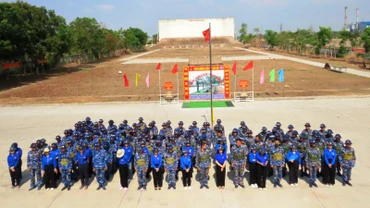 Đoàn cơ sở Trung tâm Huấn luyện và Huyện Đoàn Nhơn Trạch phối hợp ra quân thực hiện Chương trình tiếp sức mùa huấn luyện.