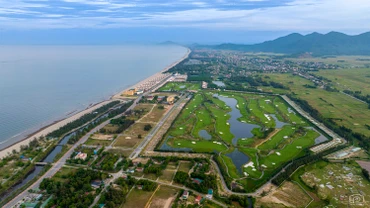 Du lịch được xác định là một trong bốn ngành kinh tế trọng điểm của Hà Tĩnh. (Trong ảnh, một góc khu du lịch biển Xuân Thành, Nghi Xuân)