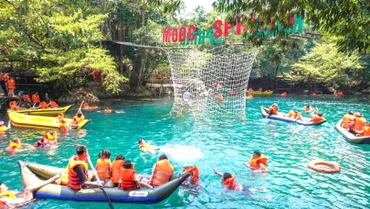 Suối Nước Moọc- nơi trải nghiệm và giải nhiệt tuyệt vời ở Quảng Bình