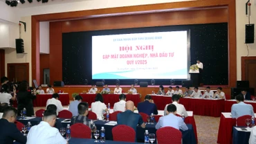 Quang cảnh hội nghị gặp mặt doanh nghiệp, nhà đầu tư của tỉnh Quảng Bình
