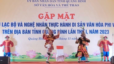 Biểu diễn hát tuồng bội ở Quảng Bình