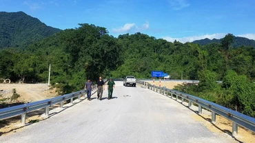 Đường lên bản Eo Bù- Chút Mút, huyện Lệ Thủy, tỉnh Quảng Bình