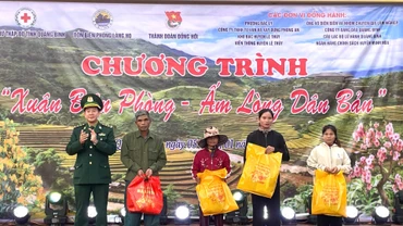 Chương trình “Xuân biên phòng- Ấm lòng dân bản” ở xã Lâm Thuỷ là chương trình mở đầu cho chuỗi hoạt động xuân biên phòng trên tuyến biên giới Quảng Bình.